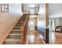 62 EDWIN CRESCENT - 3