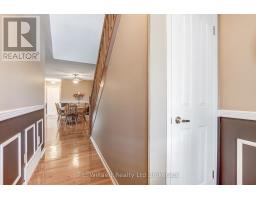 62 EDWIN CRESCENT - 4