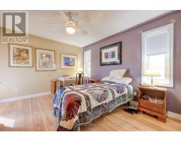 55 FAIRS CRESCENT - 21
