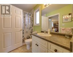 55 FAIRS CRESCENT - 27