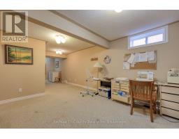 55 FAIRS CRESCENT - 32