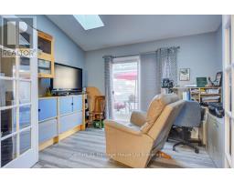 26 EDWIN CRESCENT - 17
