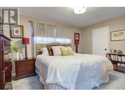 26 EDWIN CRESCENT - 18