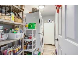 26 EDWIN CRESCENT - 22
