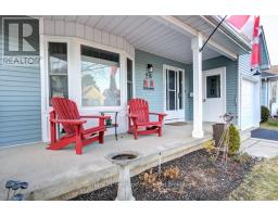 26 EDWIN CRESCENT - 4