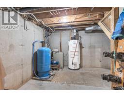 285687 AIRPORT ROAD - 39