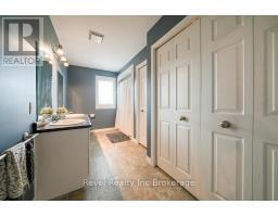 174 KINGFISHER AVENUE - 23