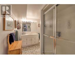14 LOWRIE CRESCENT - 32
