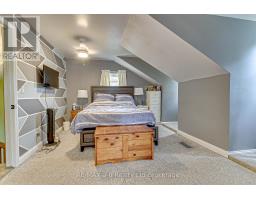 84 BAIRD STREET S - 21