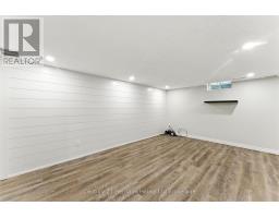 25 - 141 BAY STREET - 23
