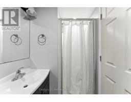 25 - 141 BAY STREET - 25