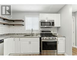 25 - 141 BAY STREET - 8