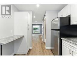 25 - 141 BAY STREET - 9