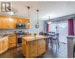 702 FRONTENAC CRESCENT - 3