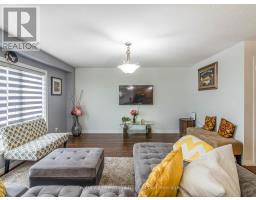702 FRONTENAC CRESCENT - 5