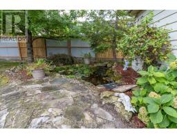 6 CARLETON CRESCENT - 6