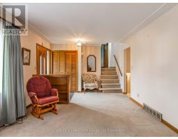 6 CARLETON CRESCENT - 8