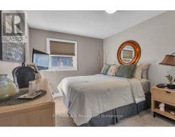 16 CHARLOTTE AVENUE - 18