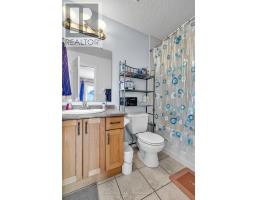 10 WESTVIEW COURT - 21