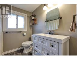 1011B VANIER AVENUE - 14