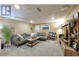 1011B VANIER AVENUE - 21