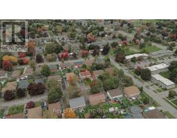 1011B VANIER AVENUE - 5