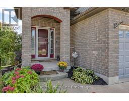 706 FRONTENAC CRESCENT - 4