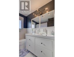 1012A VANIER AVENUE - 21