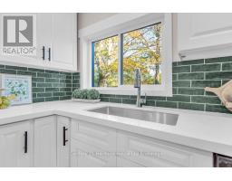 209 VICTORIA STREET - 7