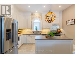 18 MAIN STREET E - 15