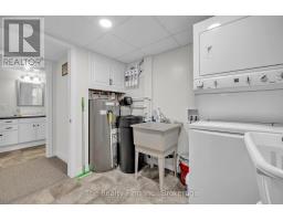 156 VICTORIA STREET N - 17