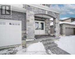 117 JUNO CRESCENT - 35