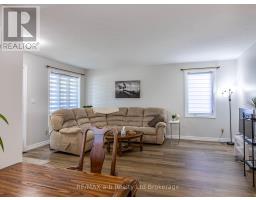 18 ORIOLE CRESCENT - 8