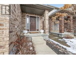 464 CHAMPLAIN AVENUE - 3