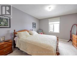 33 WILKINS CRESCENT - 16