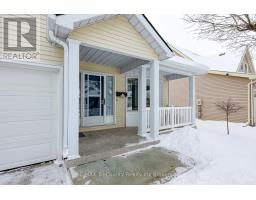 33 WILKINS CRESCENT - 3