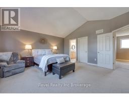 7 WOODHATCH CRESCENT - 21