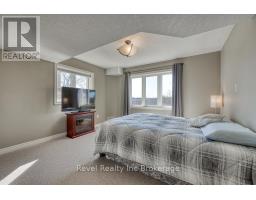 7 WOODHATCH CRESCENT - 27