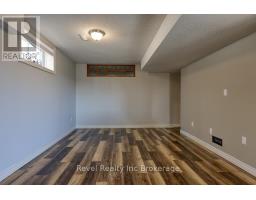 7 WOODHATCH CRESCENT - 31