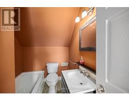 23 SPRUCE STREET W - 23