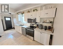 688 HENRY STREET - 15