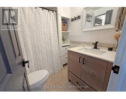 688 HENRY STREET - 26