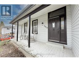 688 HENRY STREET - 4