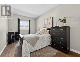 89 WOODVALE DRIVE - 23