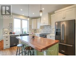 82 SUNVIEW DRIVE - 12