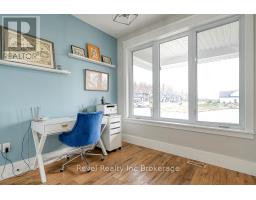 82 SUNVIEW DRIVE - 17