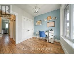 82 SUNVIEW DRIVE - 18