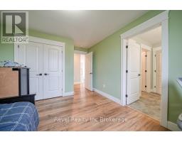 82 SUNVIEW DRIVE - 27