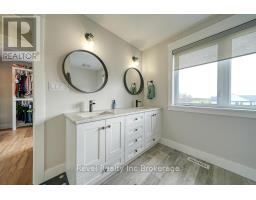 82 SUNVIEW DRIVE - 33
