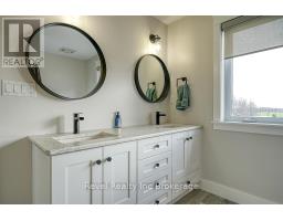 82 SUNVIEW DRIVE - 34
